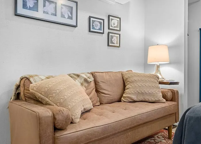 Trendy & Hip South Side Walk To Downtown Apartment Pittsburgh